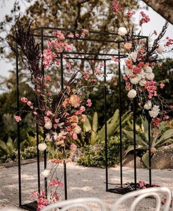 Modernist Plinth Arch - <p style='text-align: center;'>R 900</p>